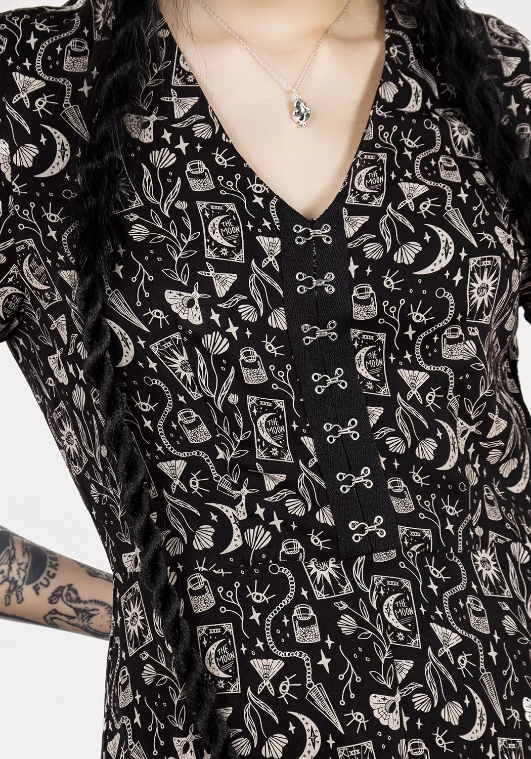 Classic Design Craft V-neck Midi Dress