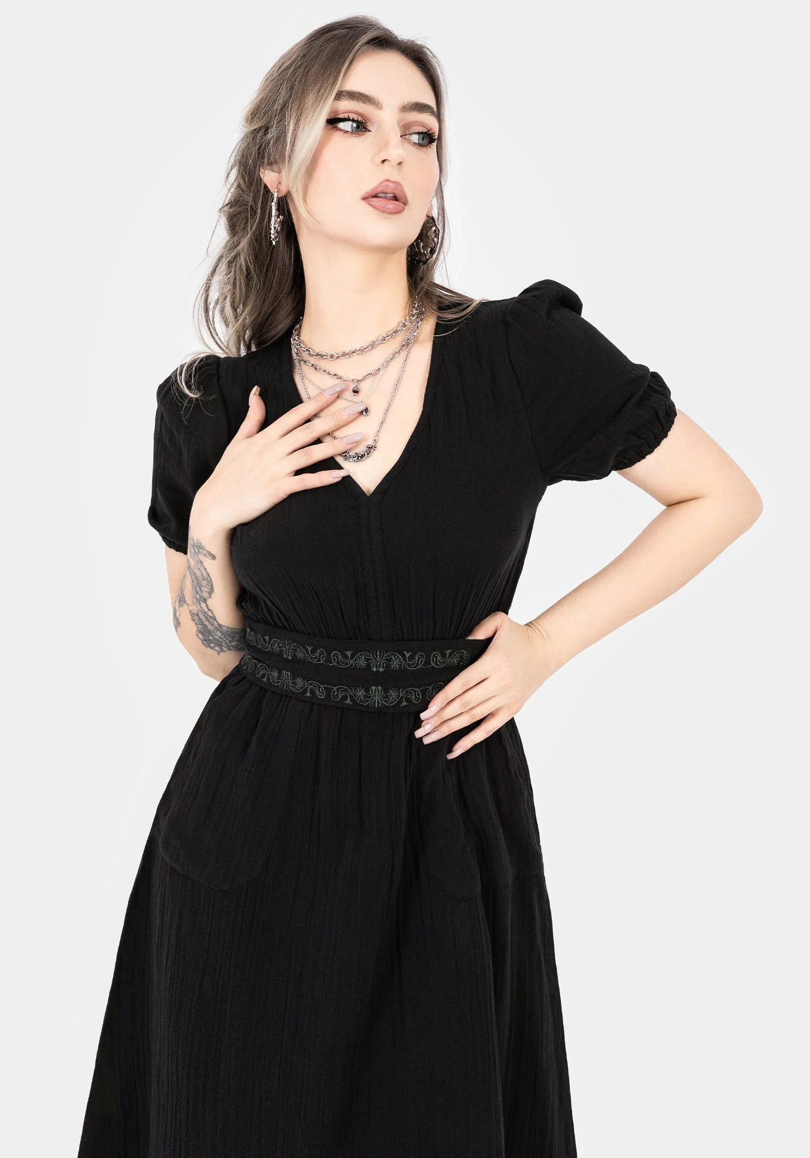 Sophisticated Touch Reef View Poultice Embroidered Cotton Midi Dress - Black