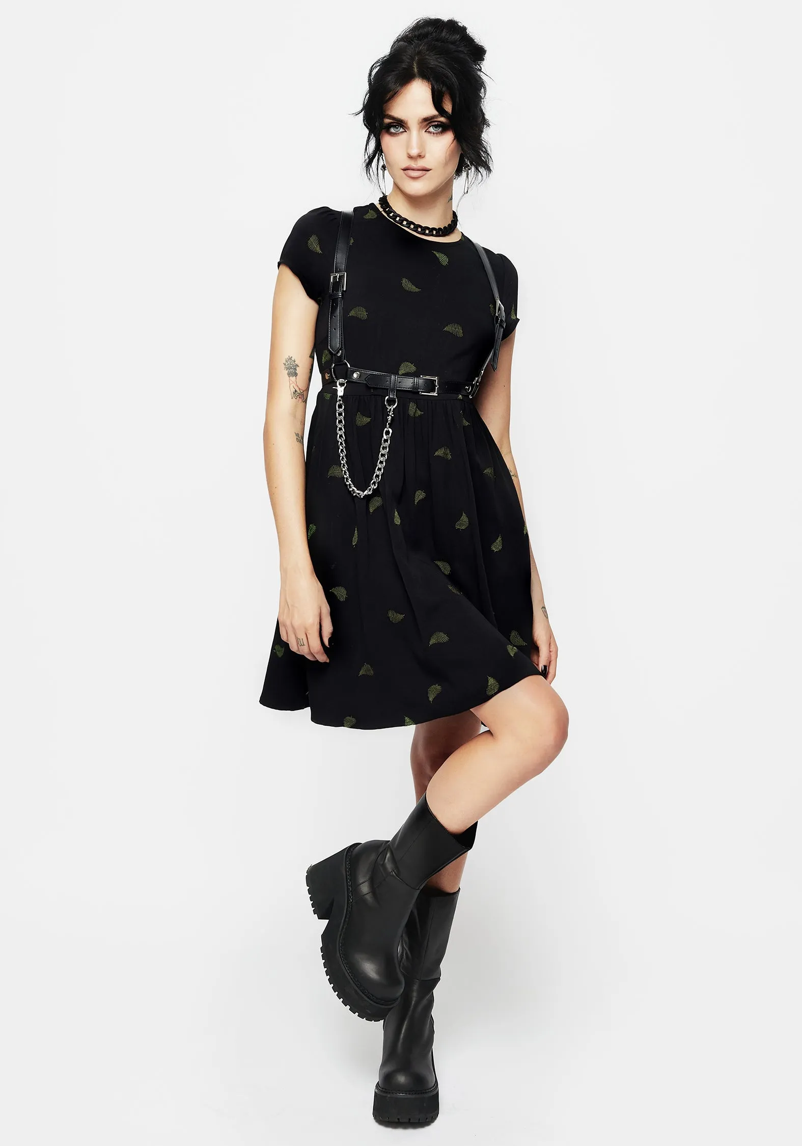 Simple chic mini Edge Hot Osmunda Fern Embroidered Mini Skater Dress