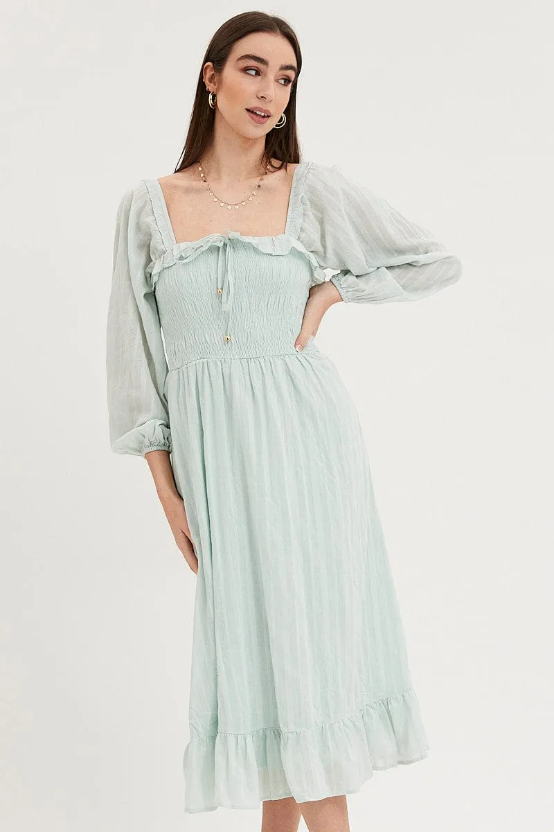 Its versatile length ensures it can be worn for a variety of occasions from casual to formal Green Midi Dress Long Sleeve Evening