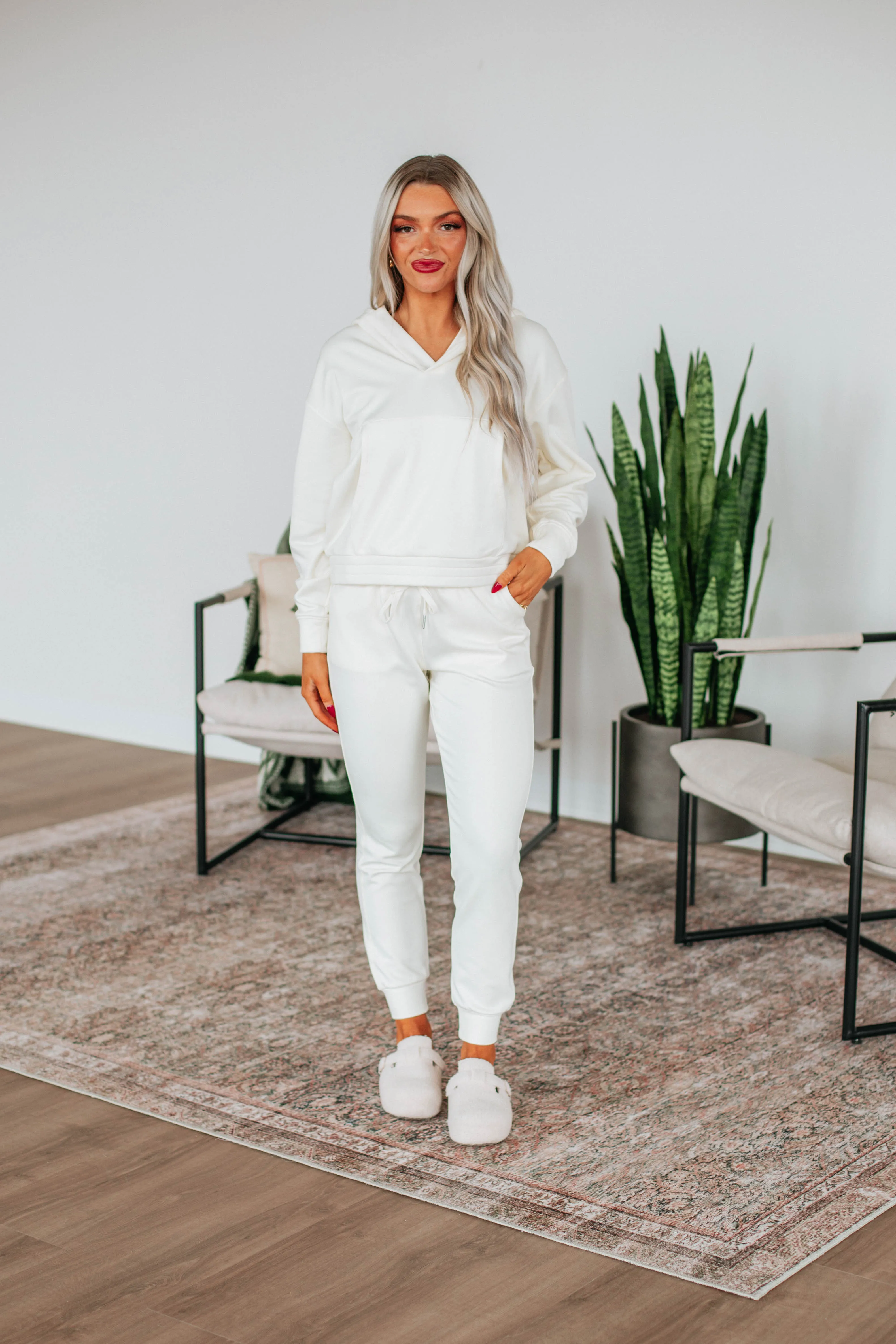 Run Glow Zealand Lounge Pullover - Cream