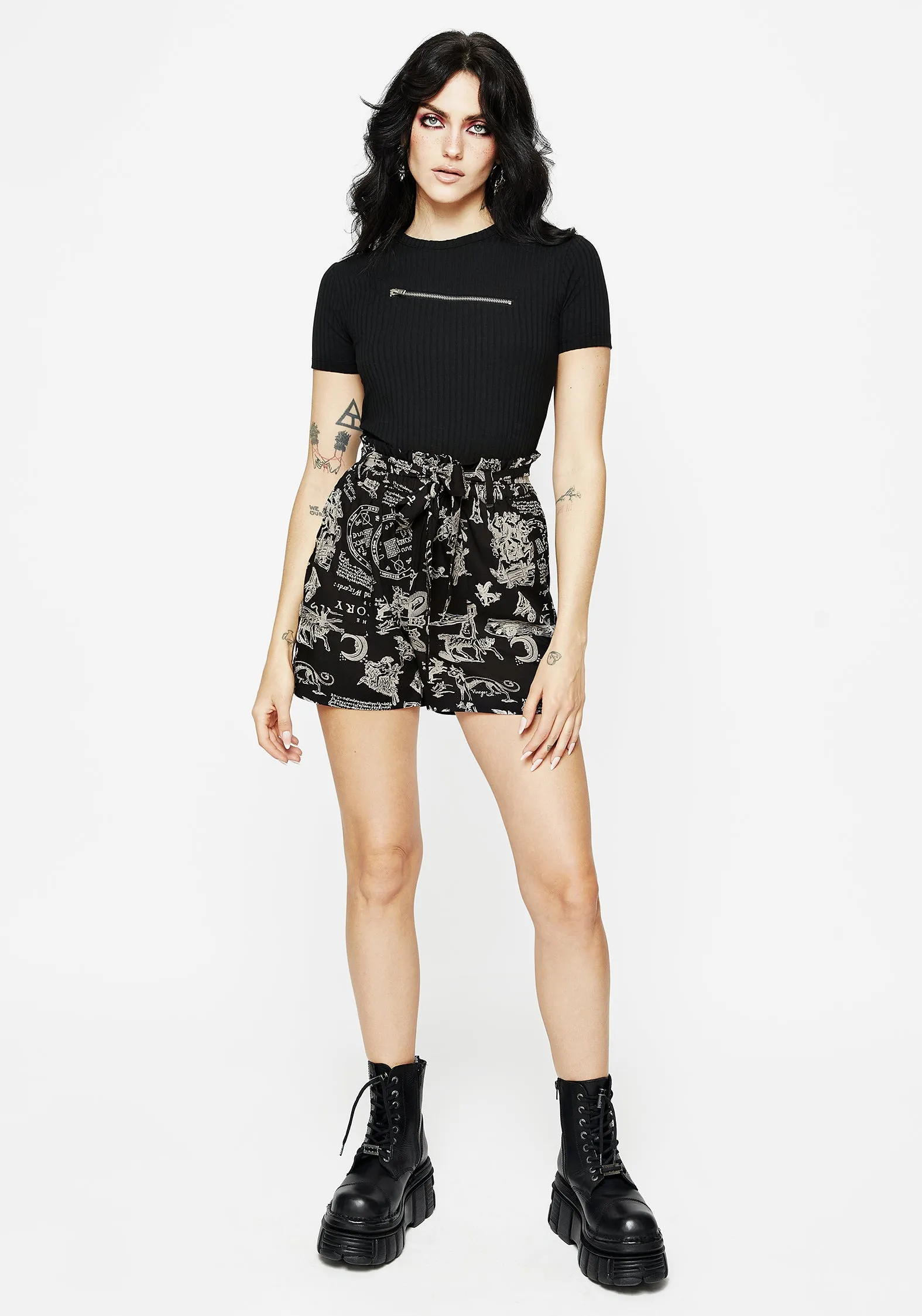 Heresy Paperbag Shorts finance industry Basic Look