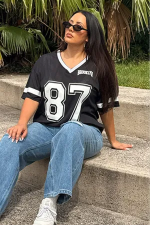 Black Graphic T-shirt Short Sleeve V-neck Relaxed fit style Fashion Must-Have