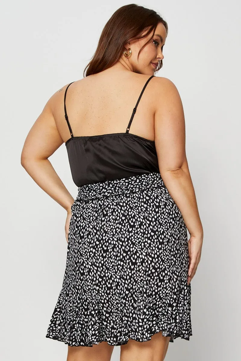 Quick Wear Geo Print Mini Skater Skirt Ruffle Hem