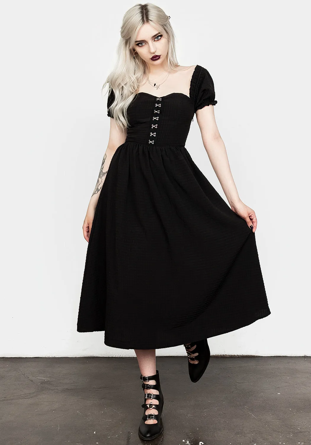 Classic Comfort Mortem Midi Dress With Puff Sleeves