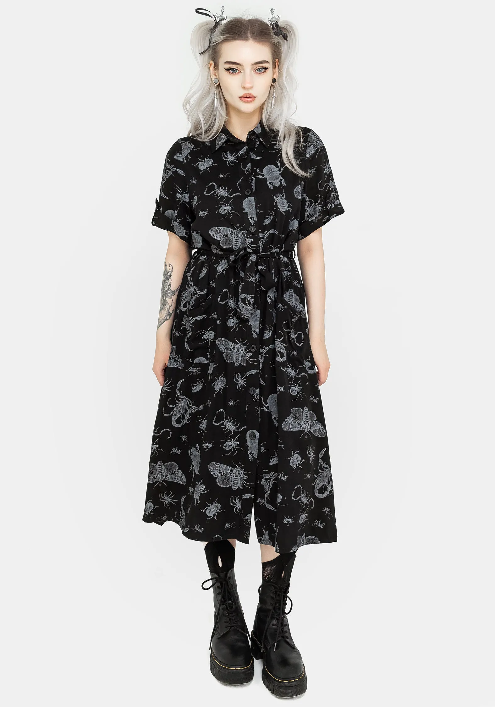 Chic Comfort Parasite Bugs Short Sleeve Midi Shirt Dress - Black