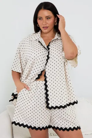 Dense Fit Beige Polka Dot Elastic Waist Linen Blend Ric Rac Trim Shorts