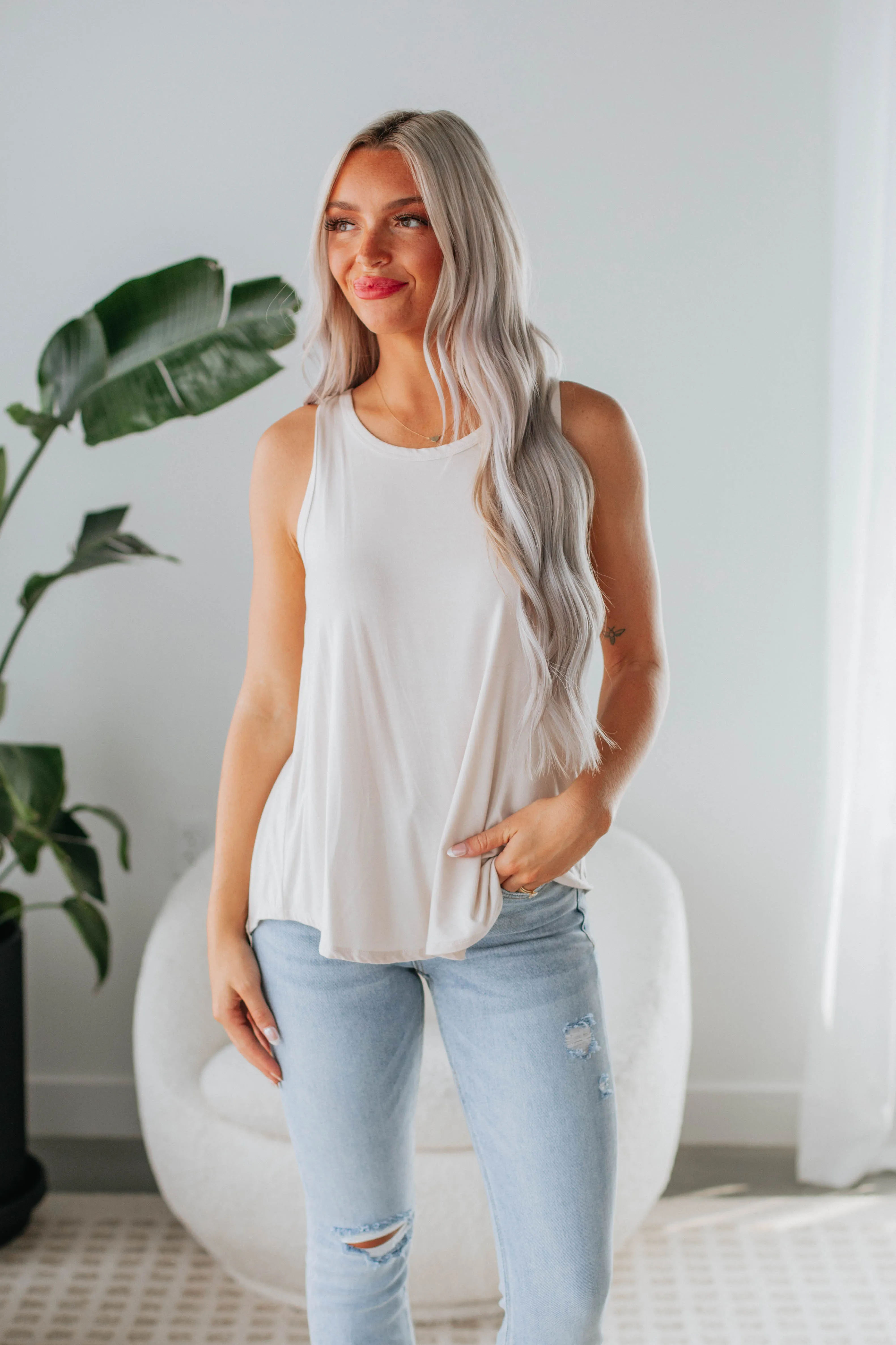 Flexible Neckline Dava Basic Tank - Natural
