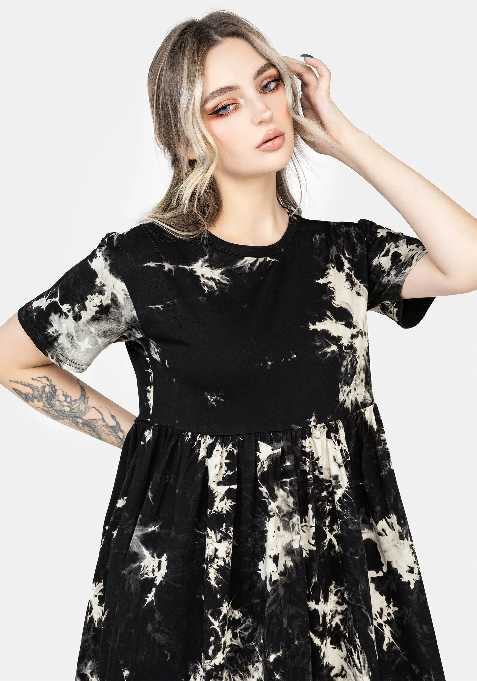 Casual yet dressy midi Chic Layers Moodswing Tie Dye Midi Dress